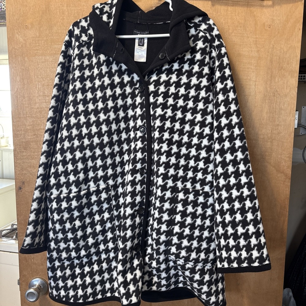 Susan Graver Weekend Reversible houndstooth black & white hooded coat size 2X